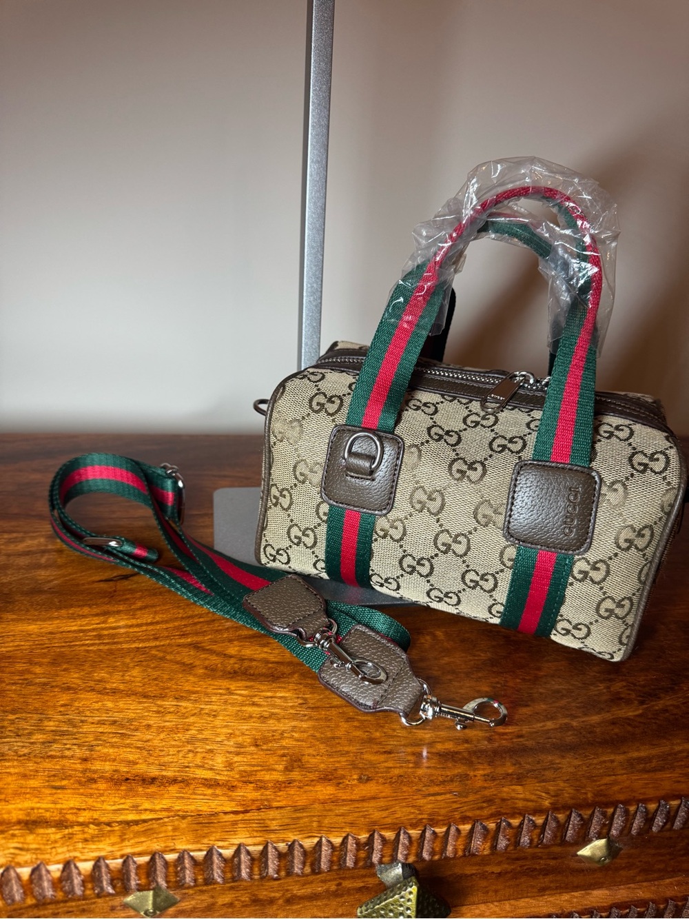 Mini Bag with Green-Red Straps; No Brand - Picture 8 of 11